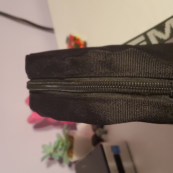 Supreme Crossbody - Picture 5 of 6